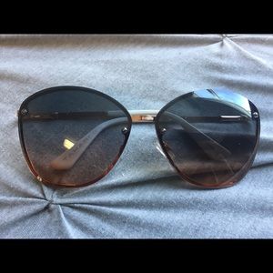 Sunglasses with Blue to pink lenses